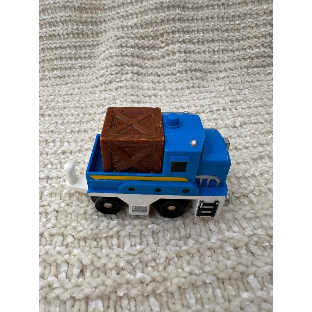 Fisher Price GeoTrax Blue Flatbed Engine Train Car Brown Crate 2004 Mattel Toy‎